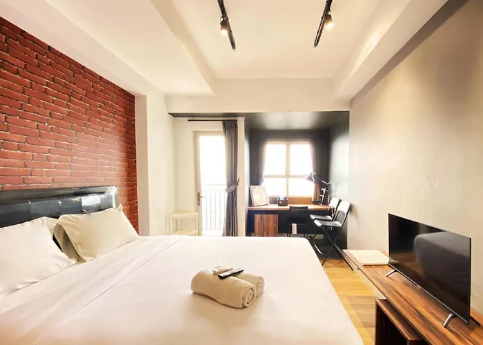 Comfort Studio Room At Mekarwangi Square Cibaduyut Apartment By Travelio